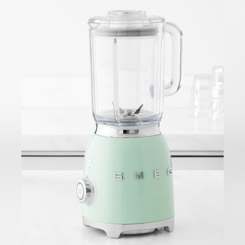 SMEG RETRO STYLE TABLE BLENDER IN PASTEL GREEN
